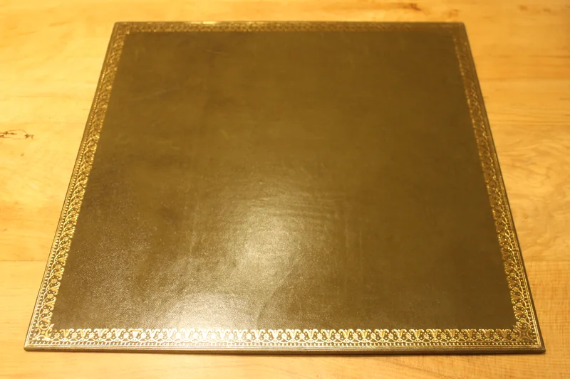 Desk pad 09 — Looped edge border