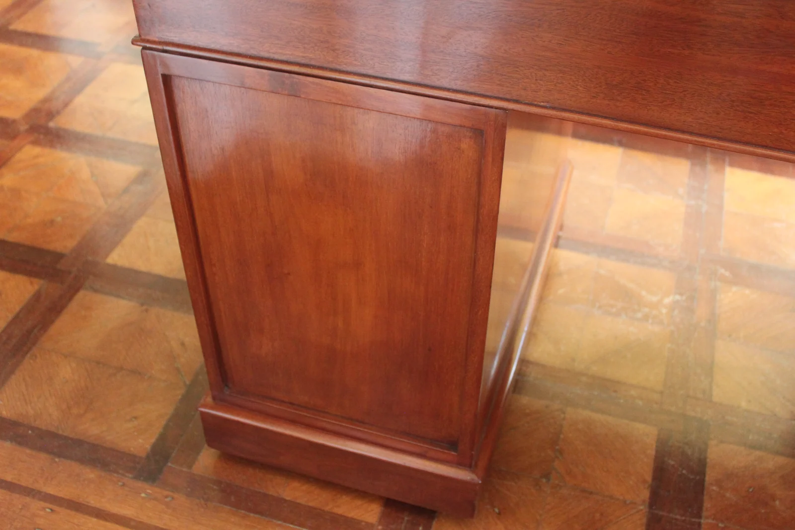 Victorian mahogany pedestal desk by Edwards & Roberts — view 9