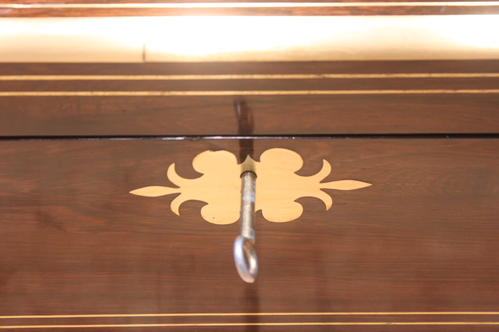 A large 19th century rosewood writing slope with brass inlay — view 14