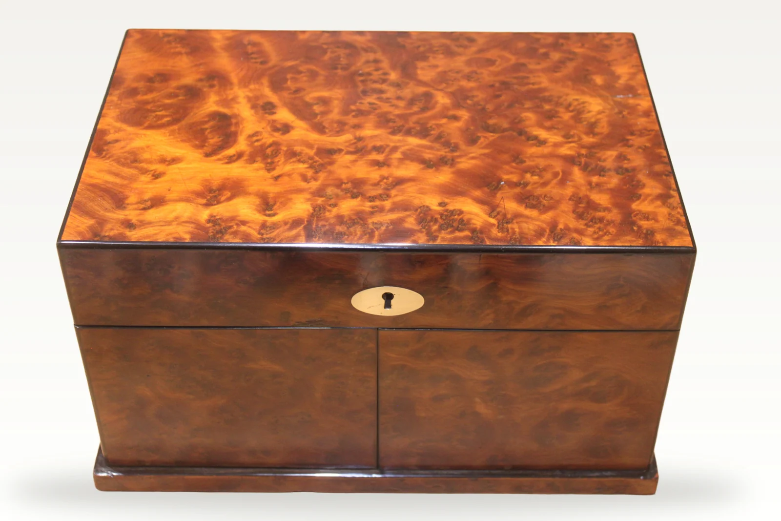 Victorian burr walnut games compendium — view 10