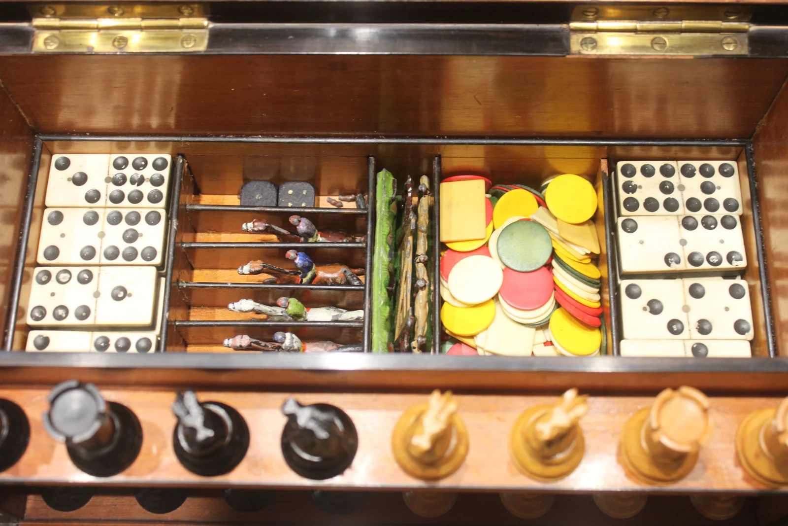 Victorian burr walnut games compendium — view 3