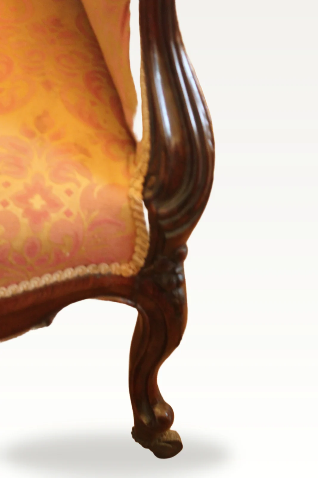 An early Victorian gentleman's armchair. — view 4