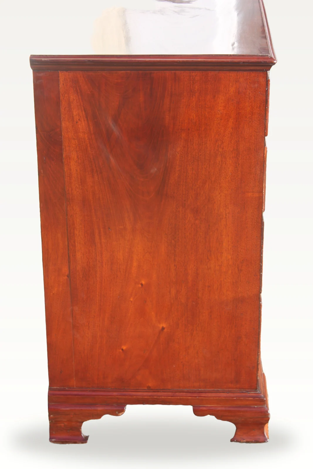 A fine mahogany George III period chest of drawers — view 8