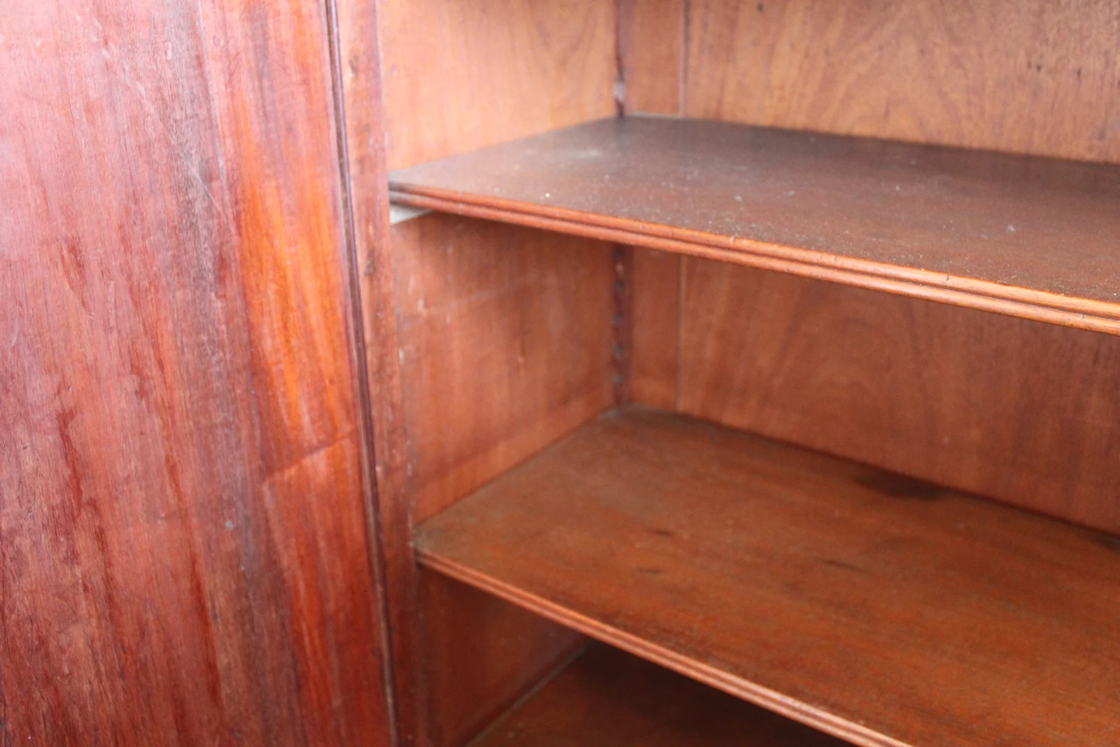 A Sheraton period satinwood inlaid cabinet — view 13