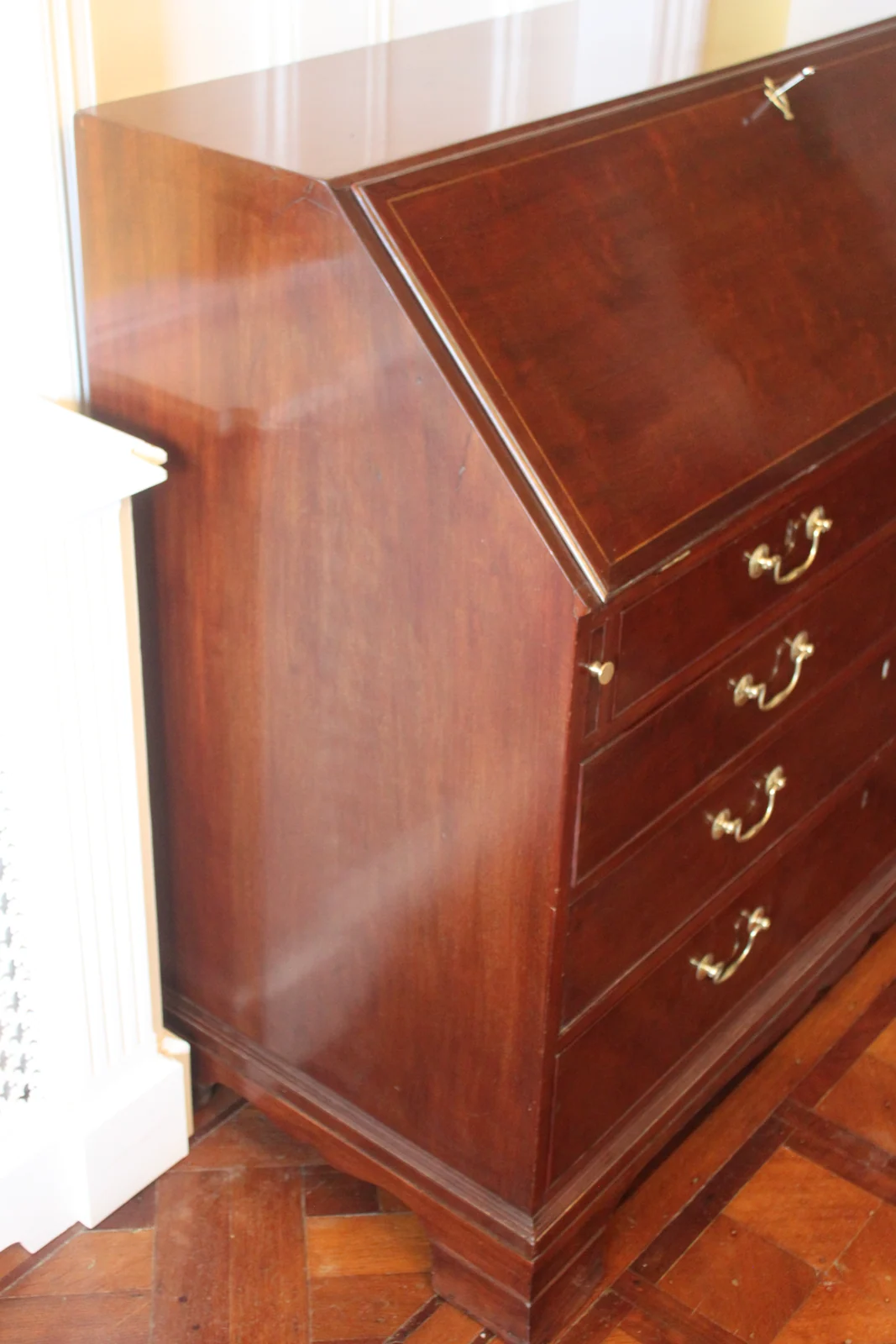A large George III mahogany bureau with fitted interior — view 10