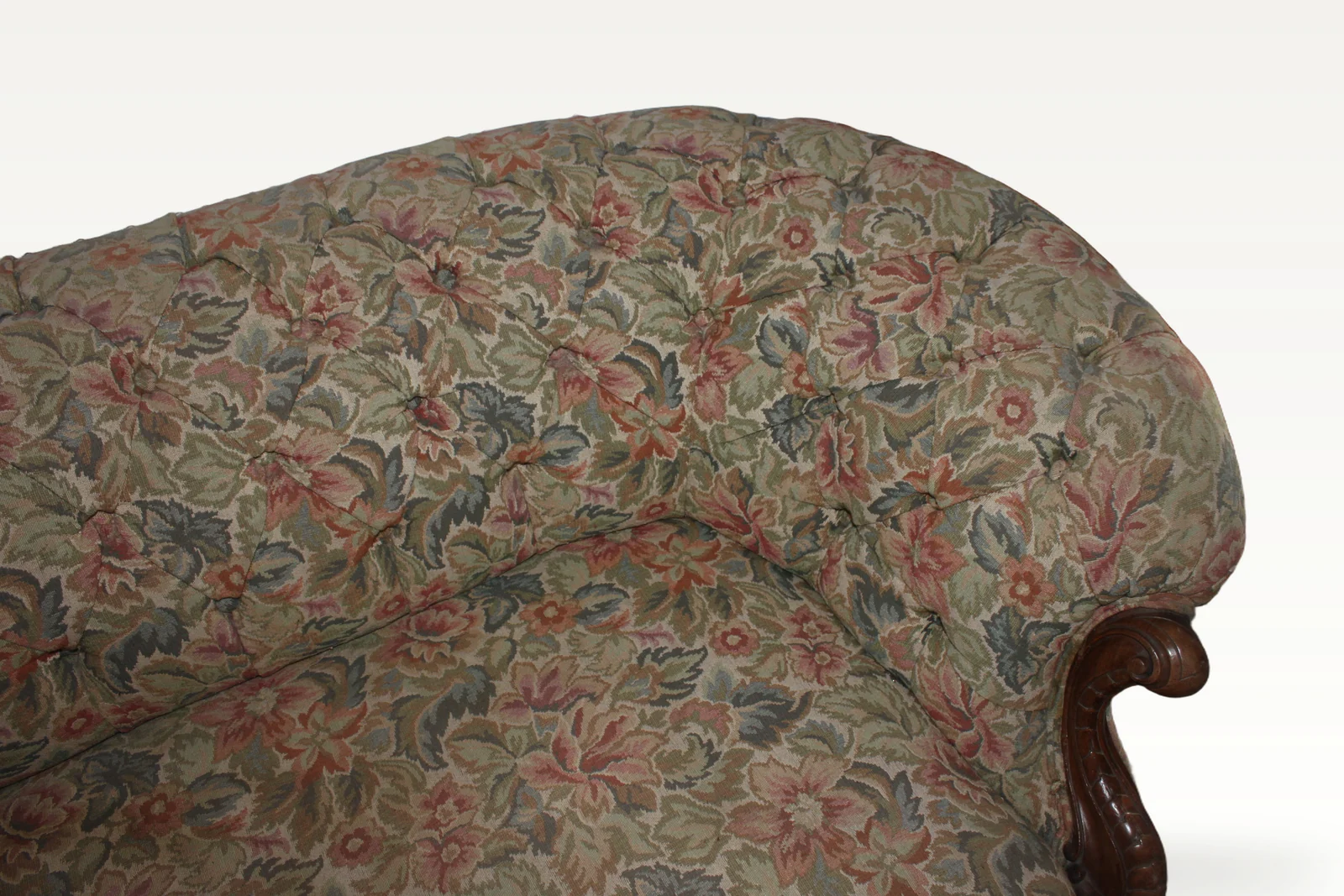 A wonderful and rare Antique Victorian original carved walnut chesterfield sofa. — view 13