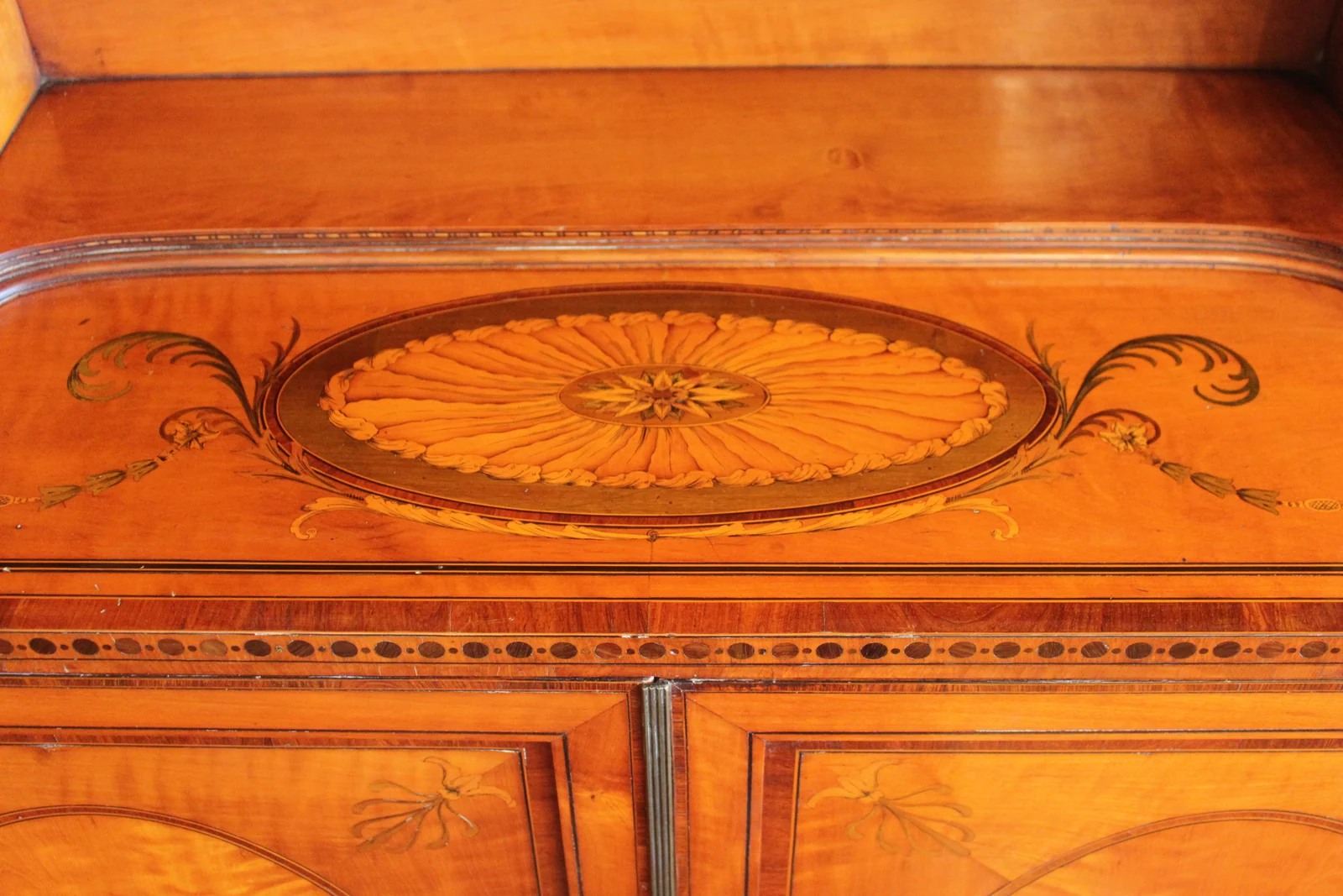 A Sheraton period satinwood inlaid cabinet — view 6