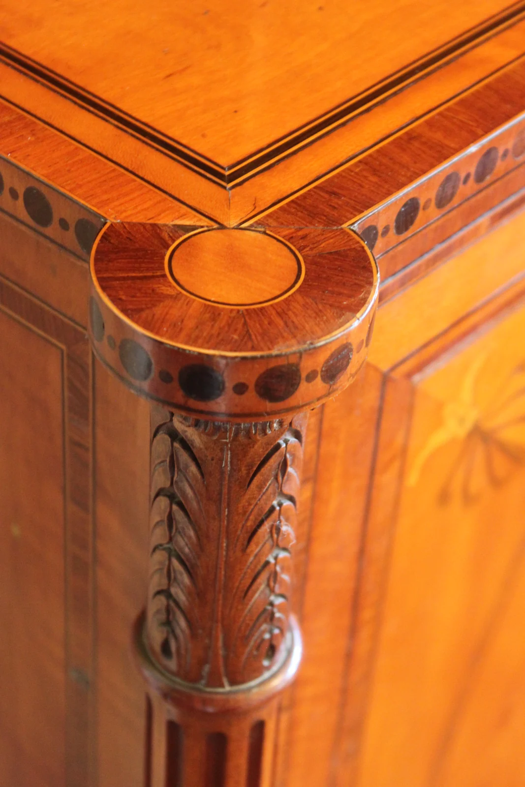 A Sheraton period satinwood inlaid cabinet — view 10