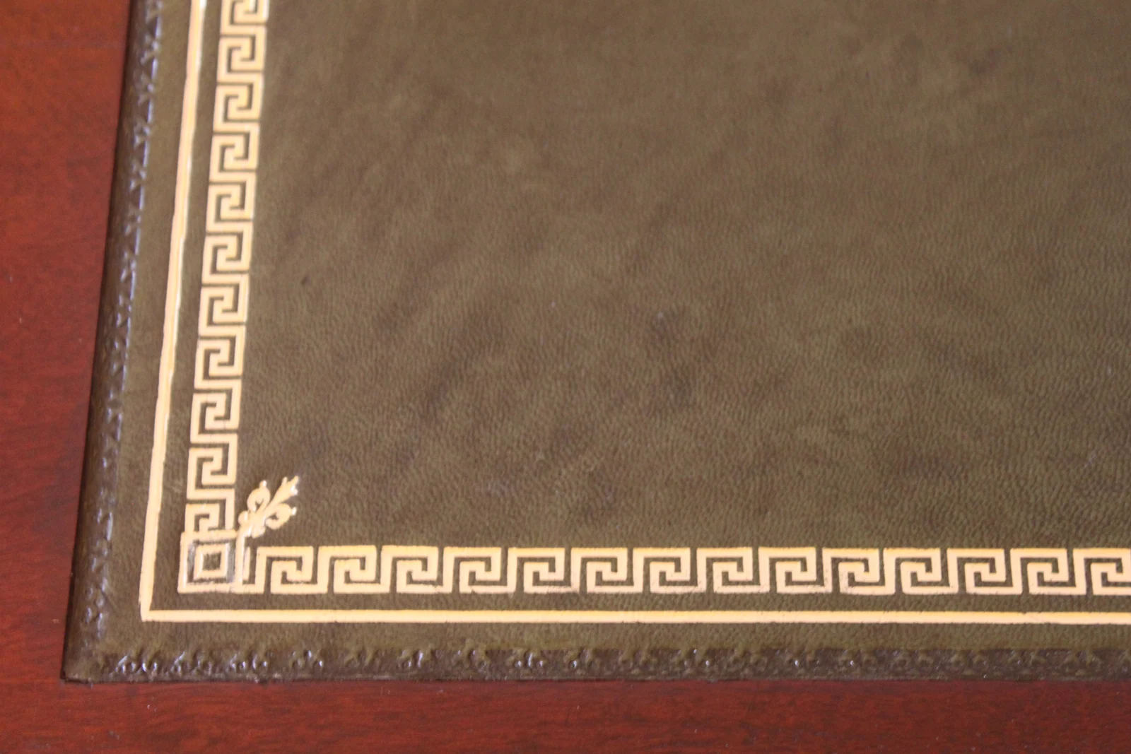 A large George III mahogany bureau with fitted interior — view 12