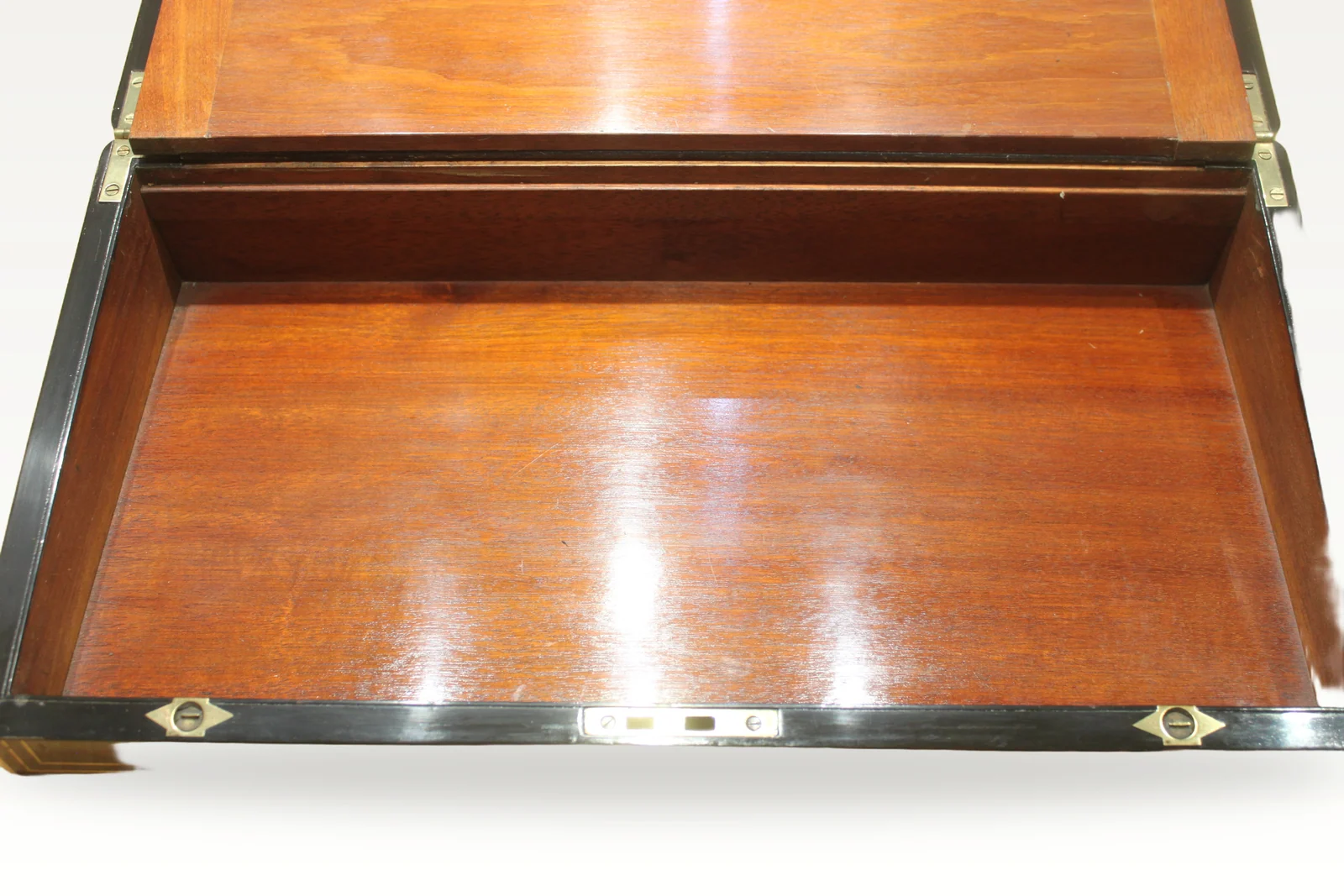 A large 19th century rosewood writing slope with brass inlay — view 8
