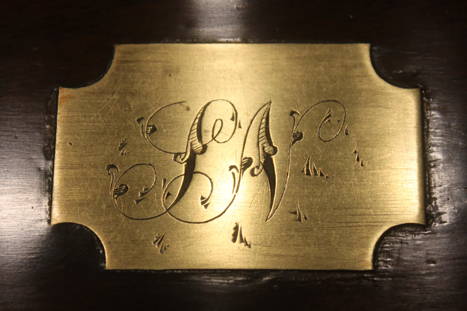A good Victorian figured walnut brass bound writing slope + secret drawers 4914 — view 12