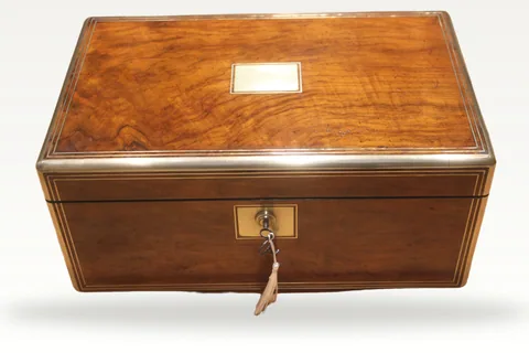 Victorian figured walnut writing slope with Bramah lock and keys 4910