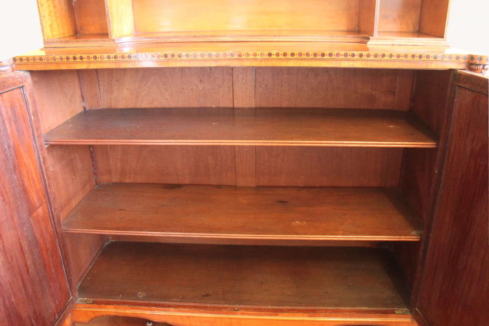 A Sheraton period satinwood inlaid cabinet — view 14