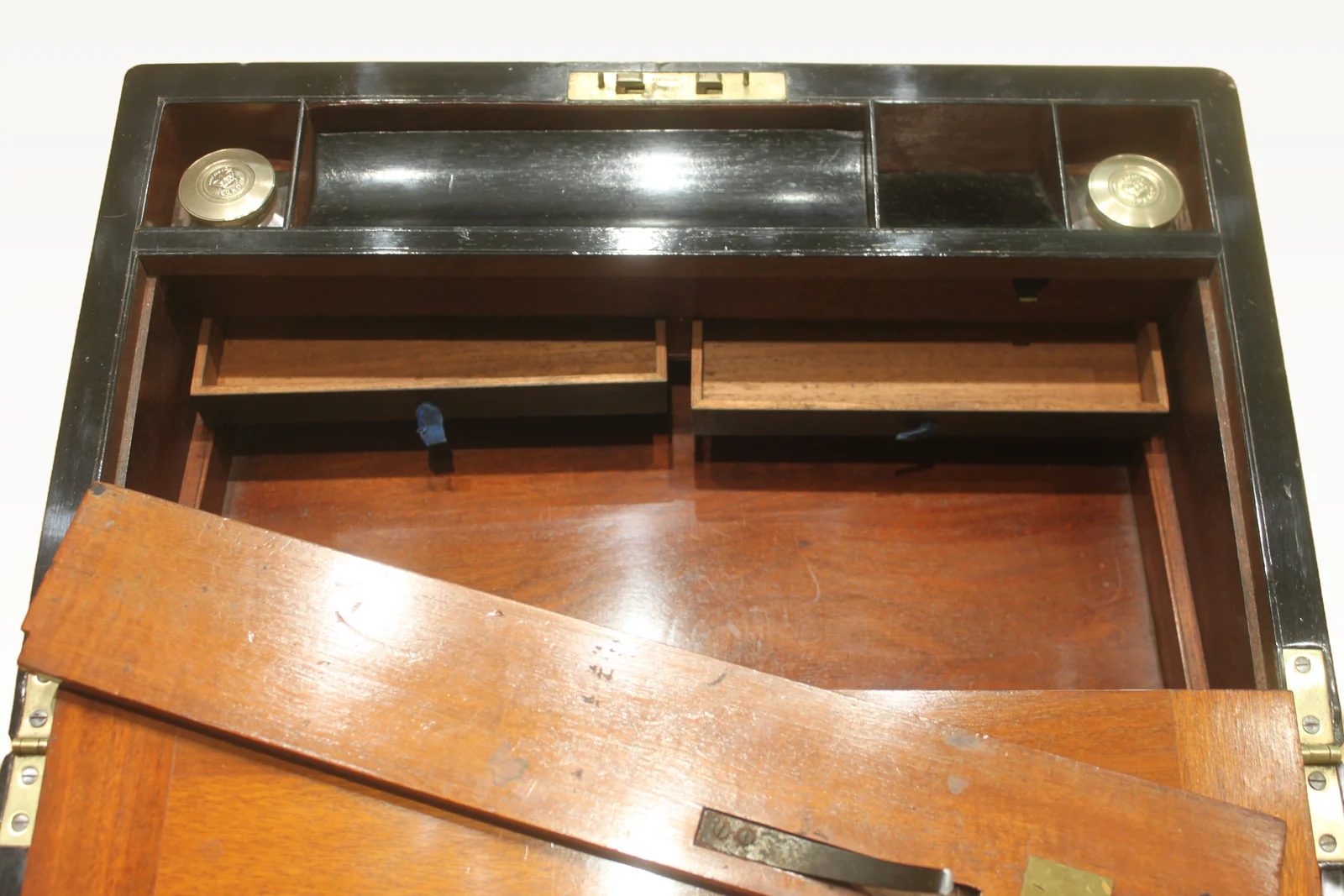 Burr walnut writing slope with secret drawers and Bramah lock — view 14