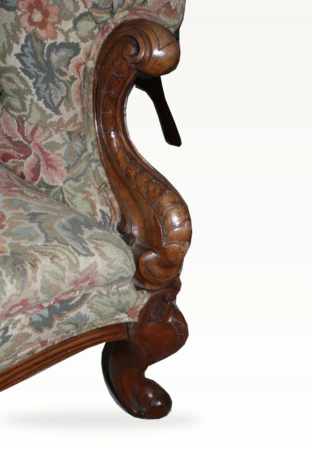 A wonderful and rare Antique Victorian original carved walnut chesterfield sofa. — view 7