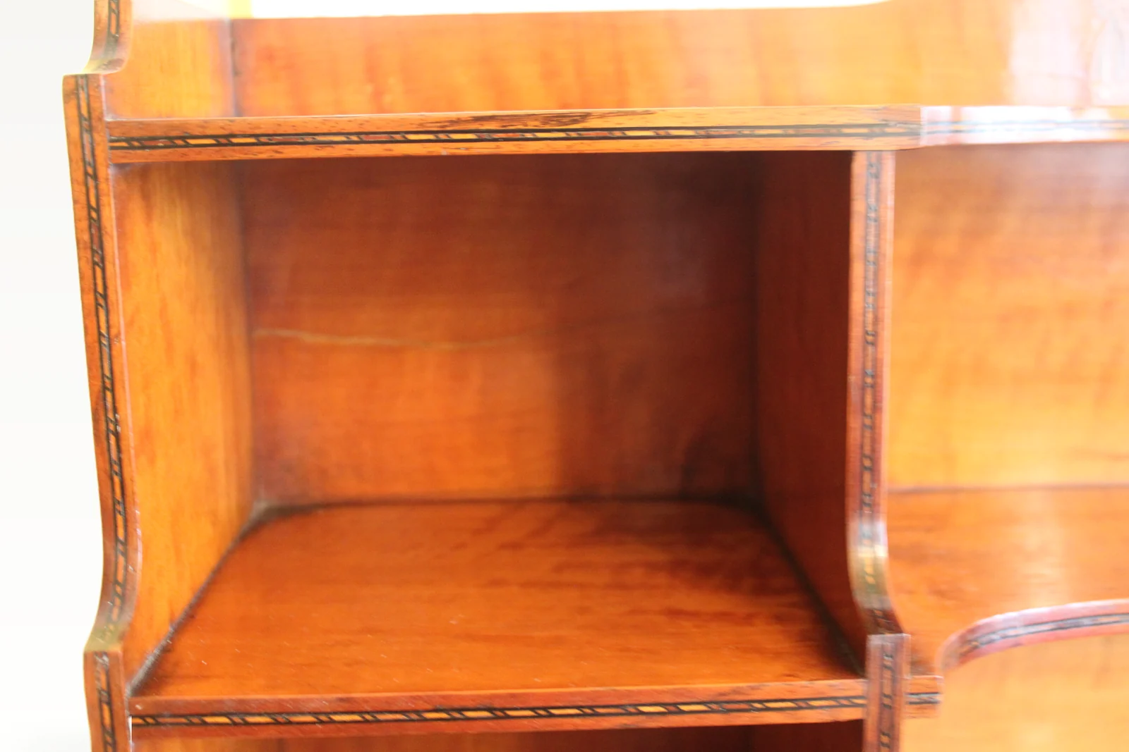 A Sheraton period satinwood inlaid cabinet — view 7