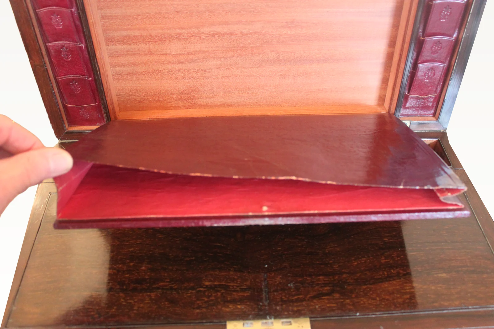 A fine late Georgian rosewood bi-fold writing slope with secret drawers — view 7