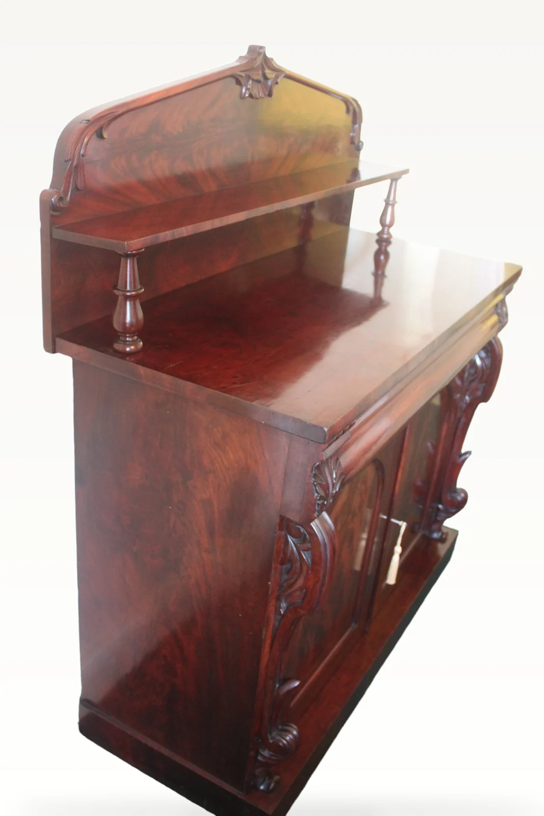 An early Victorian mahogany two-door chiffonier. — view 5