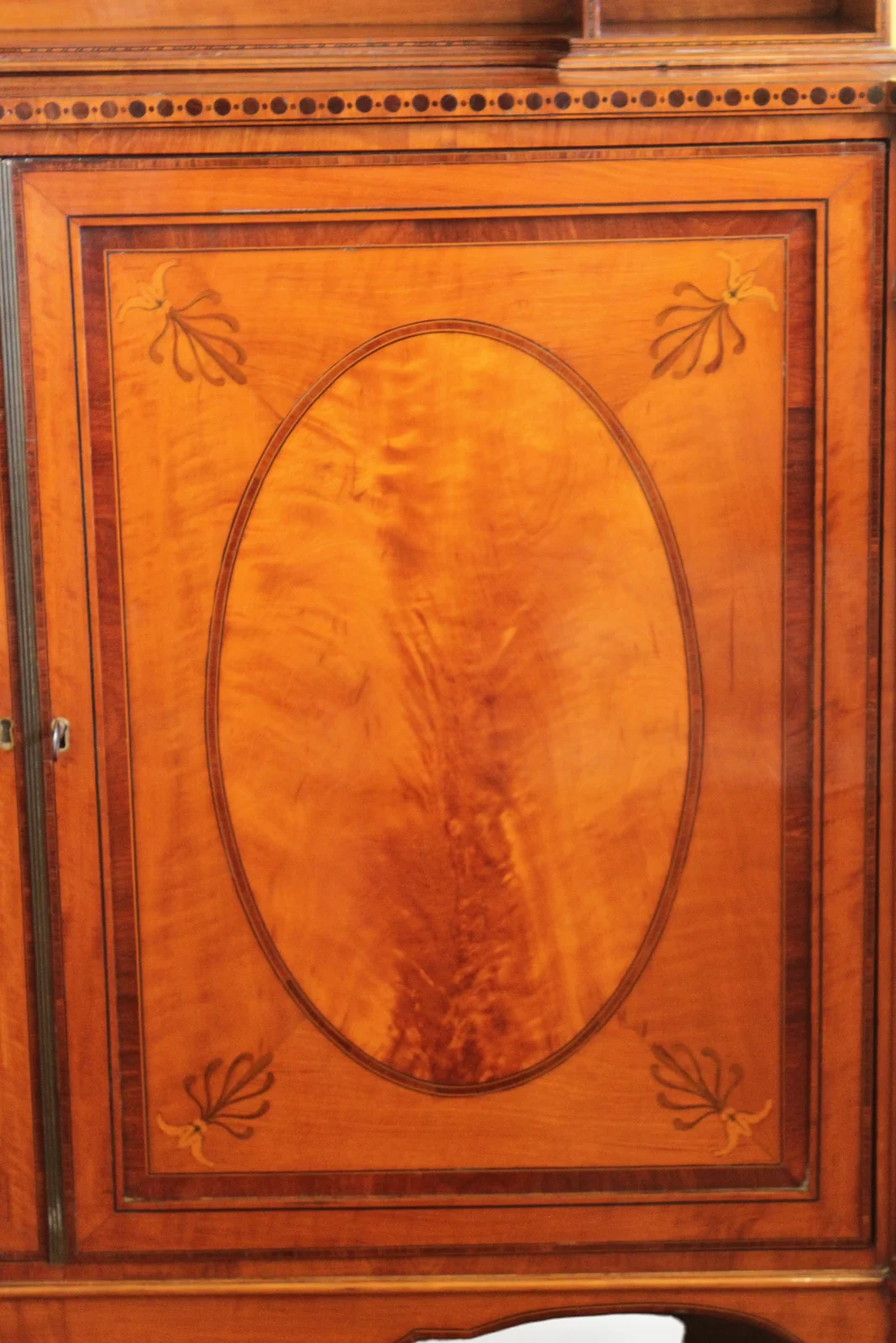 A Sheraton period satinwood inlaid cabinet — view 4