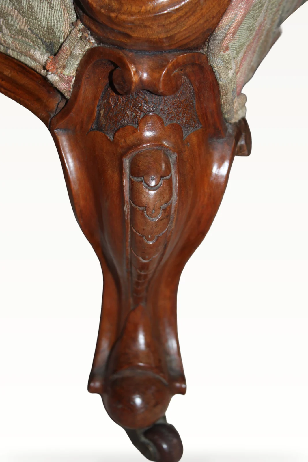 A wonderful and rare Antique Victorian original carved walnut chesterfield sofa. — view 11