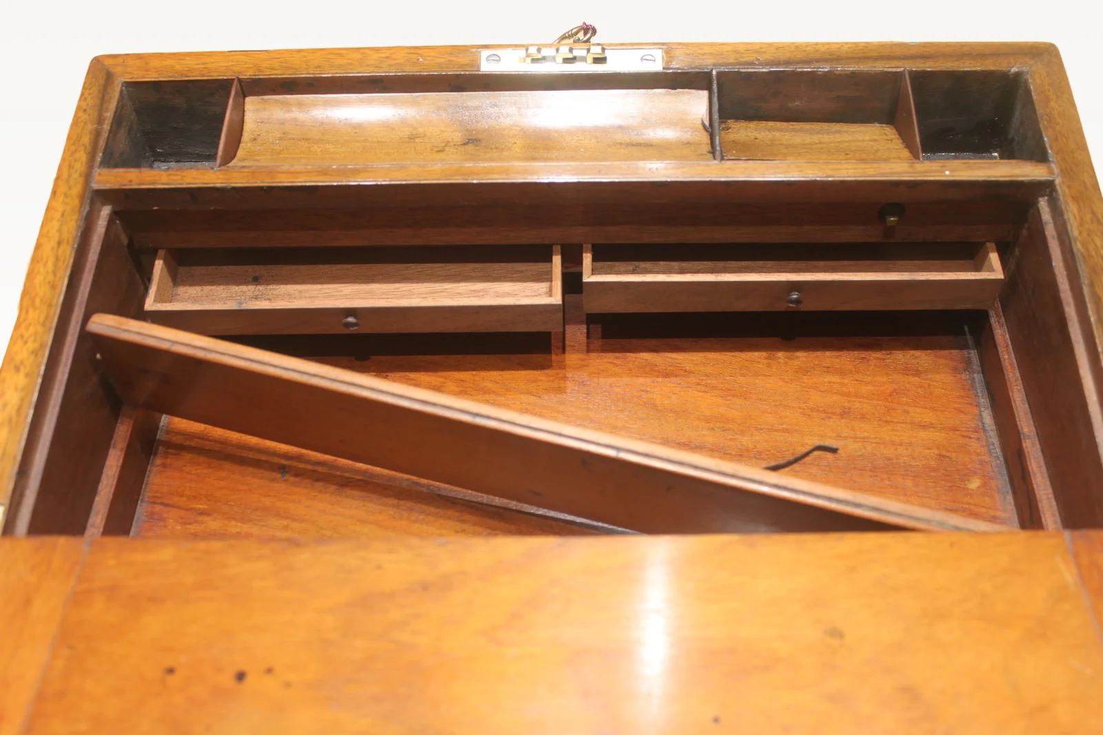 A good Victorian figured walnut brass bound writing slope + secret drawers 4914 — view 10