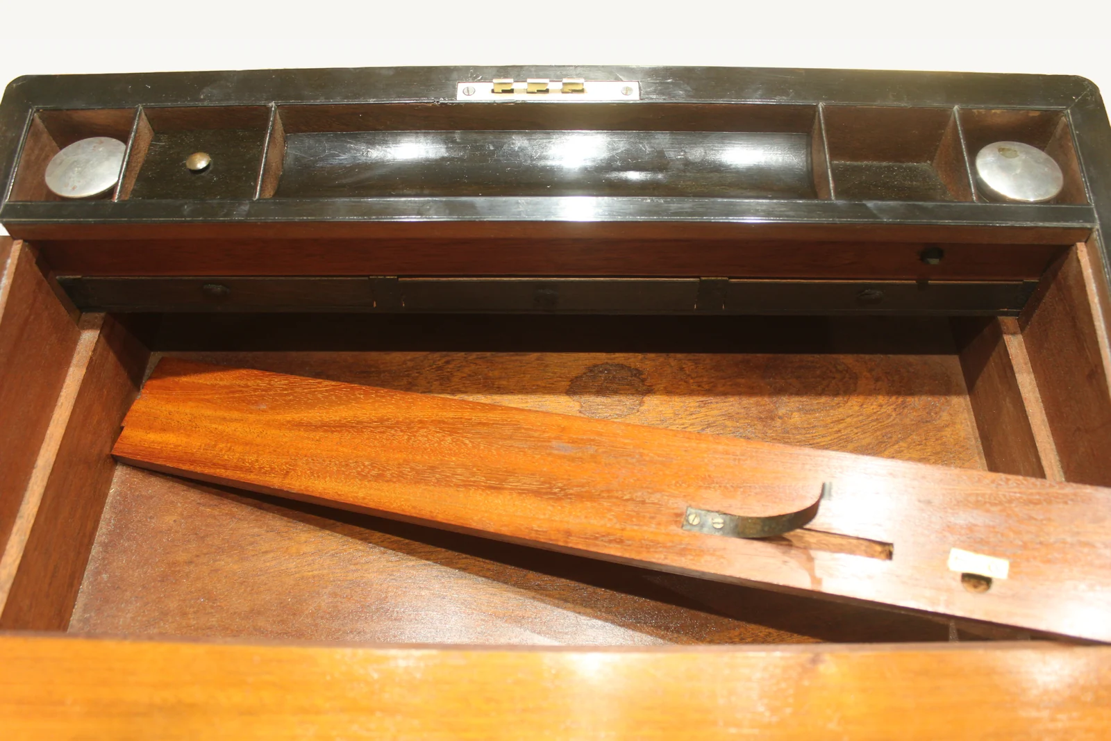 Large Victorian brass figured walnut writing slope with secret drawers 4903 — view 11